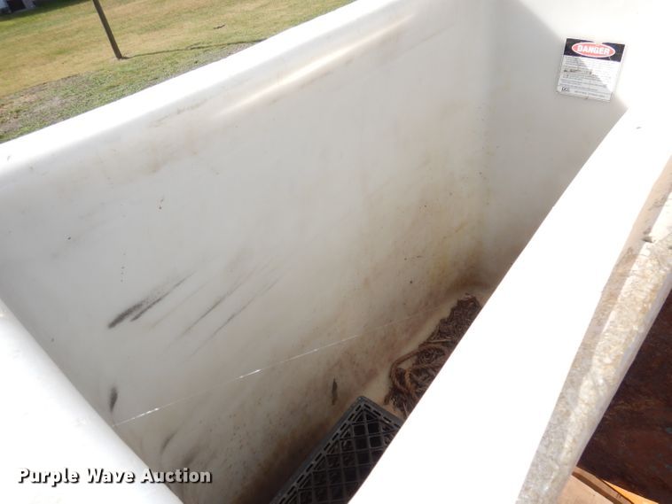 image for item DJ6890 2000 International 4700  bucket truck