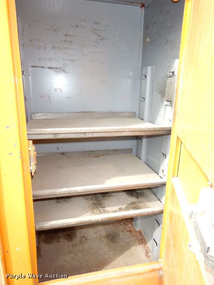 image for item DJ6890 2000 International 4700  bucket truck