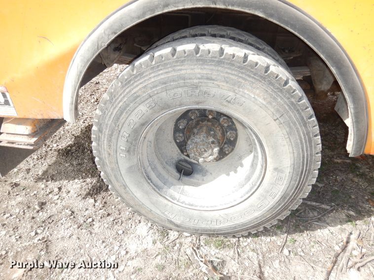 image for item DJ6890 2000 International 4700  bucket truck