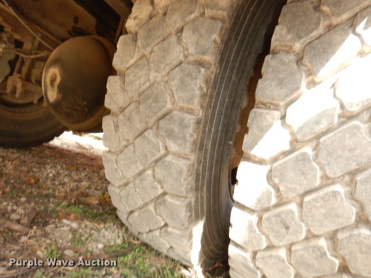 image for item DJ6890 2000 International 4700  bucket truck