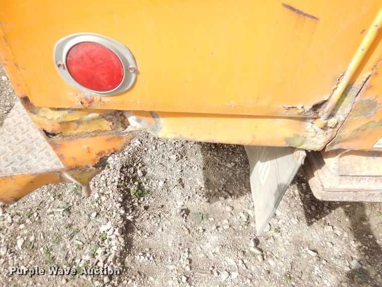 image for item DJ6890 2000 International 4700  bucket truck