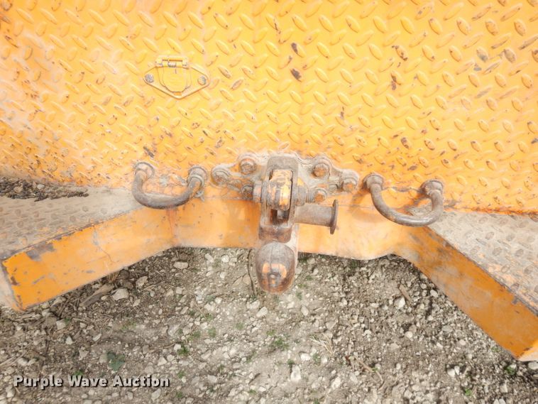 image for item DJ6890 2000 International 4700  bucket truck