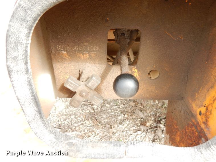 image for item DJ6890 2000 International 4700  bucket truck