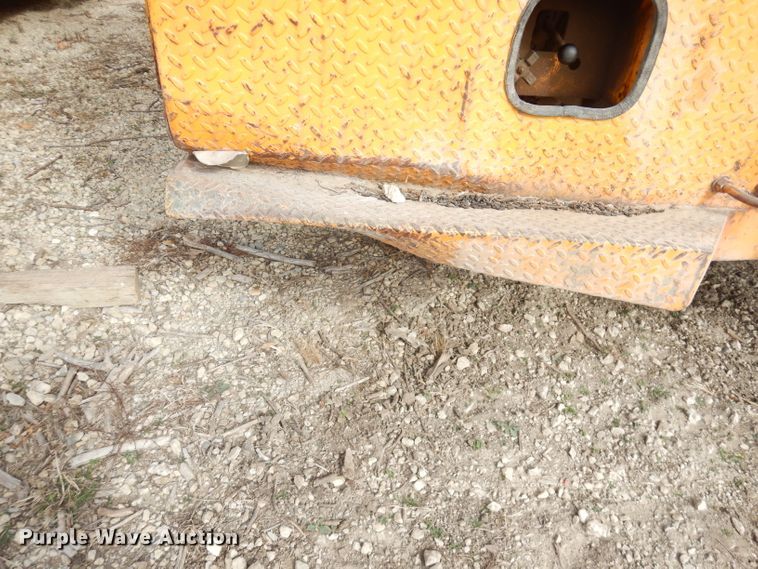 image for item DJ6890 2000 International 4700  bucket truck