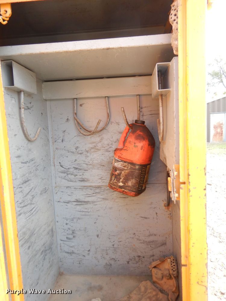 image for item DJ6890 2000 International 4700  bucket truck