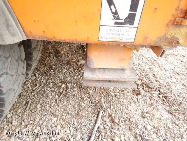 image for item DJ6890 2000 International 4700  bucket truck