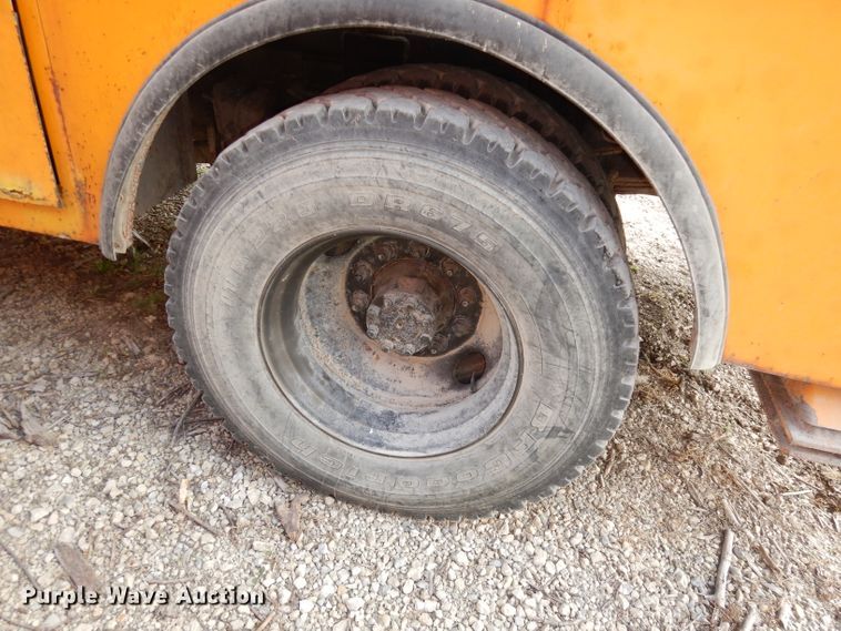 image for item DJ6890 2000 International 4700  bucket truck