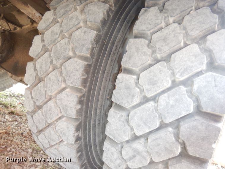 image for item DJ6890 2000 International 4700  bucket truck