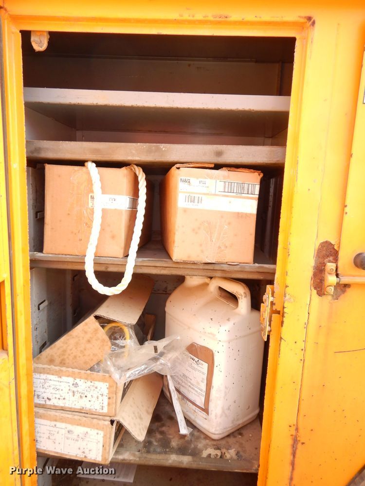 image for item DJ6890 2000 International 4700  bucket truck