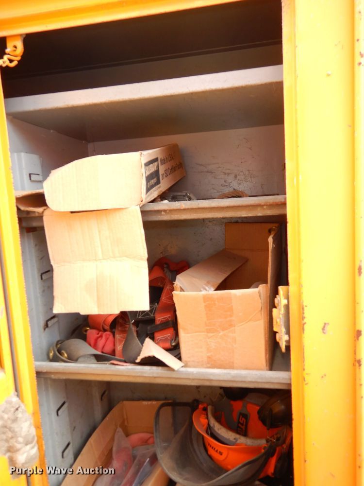 image for item DJ6890 2000 International 4700  bucket truck