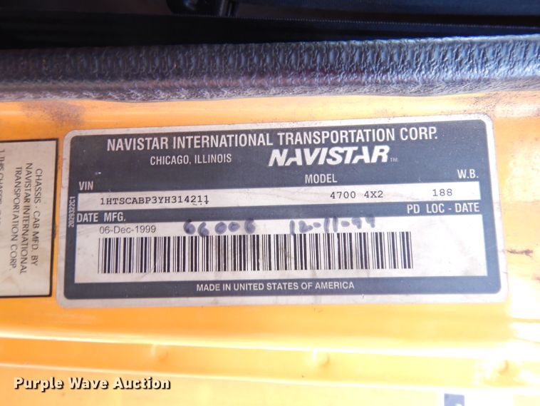 image for item DJ6890 2000 International 4700  bucket truck