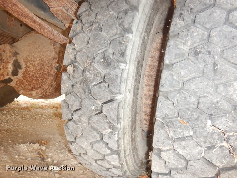 image for item DJ6892 1990 International Bluebird  school bus