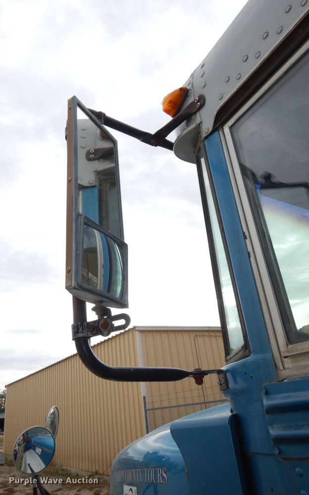 image for item DJ6892 1990 International Bluebird  school bus