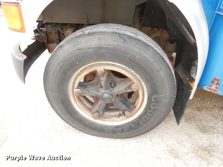 image for item DJ6892 1990 International Bluebird  school bus