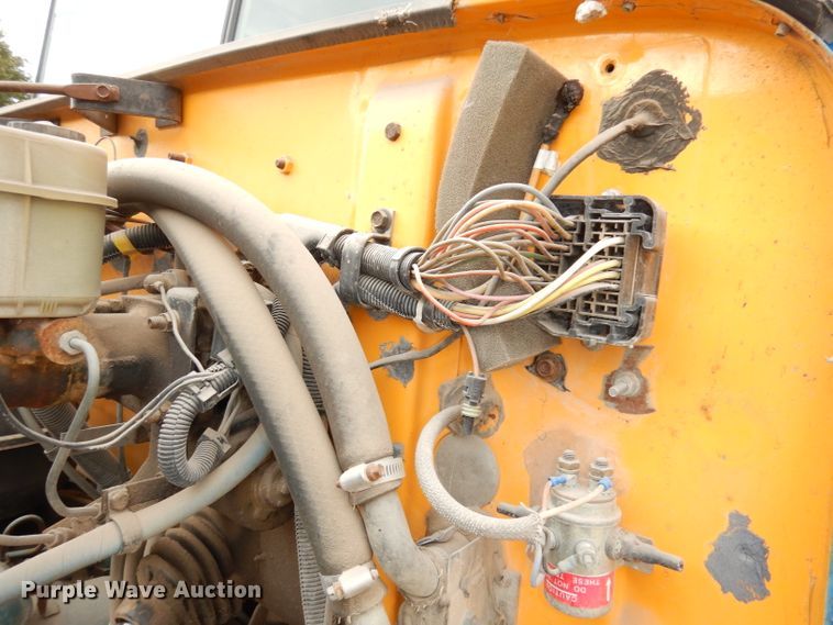 image for item DJ6892 1990 International Bluebird  school bus