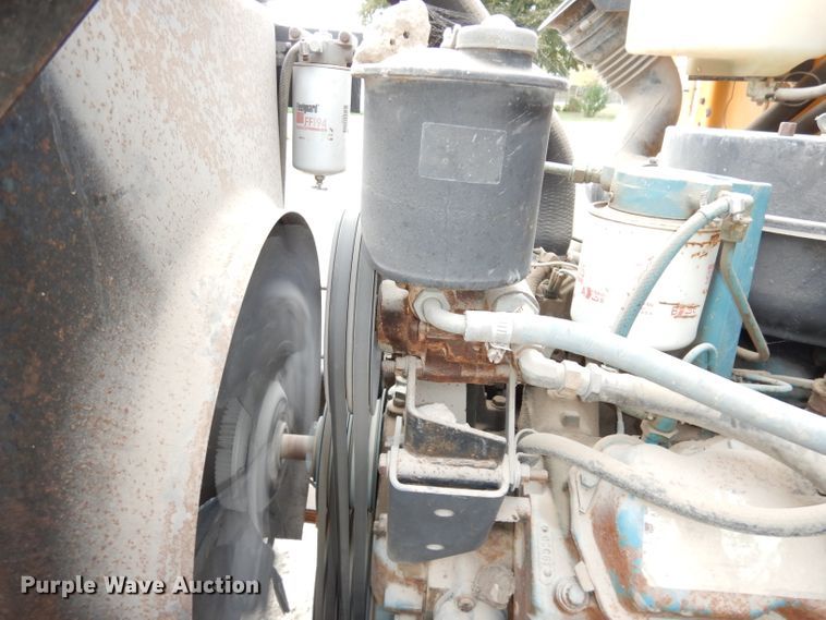 image for item DJ6892 1990 International Bluebird  school bus