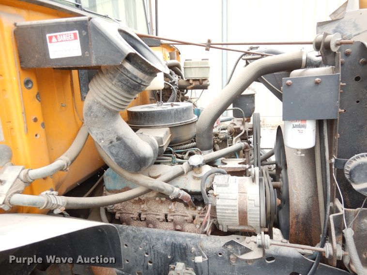 image for item DJ6892 1990 International Bluebird  school bus