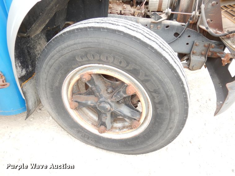 image for item DJ6892 1990 International Bluebird  school bus