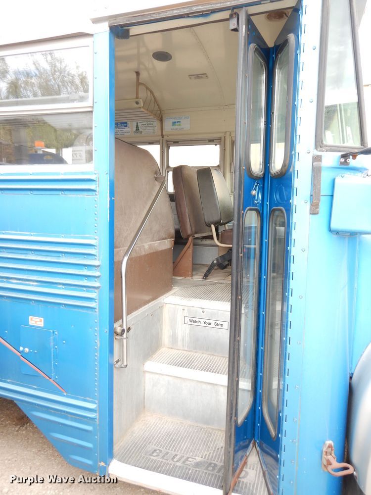 image for item DJ6892 1990 International Bluebird  school bus