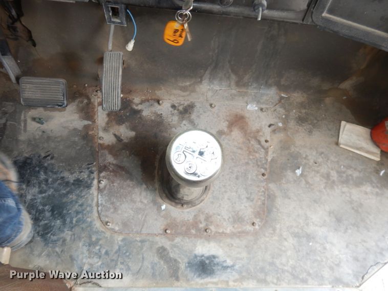 image for item DJ6892 1990 International Bluebird  school bus