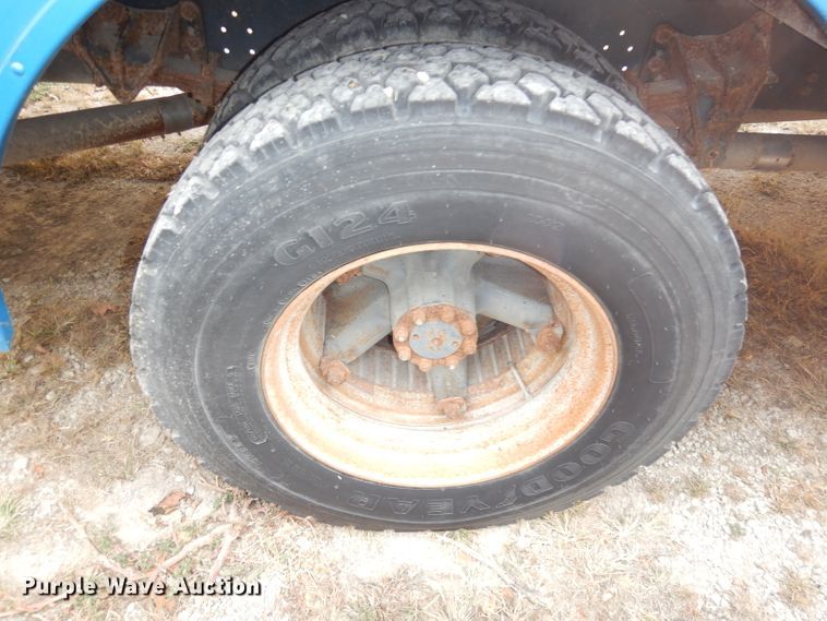 image for item DJ6892 1990 International Bluebird  school bus