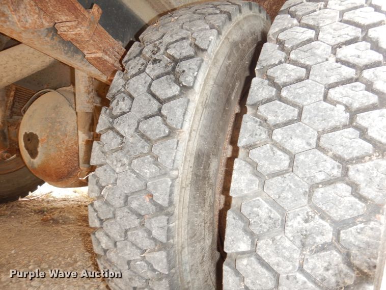 image for item DJ6892 1990 International Bluebird  school bus