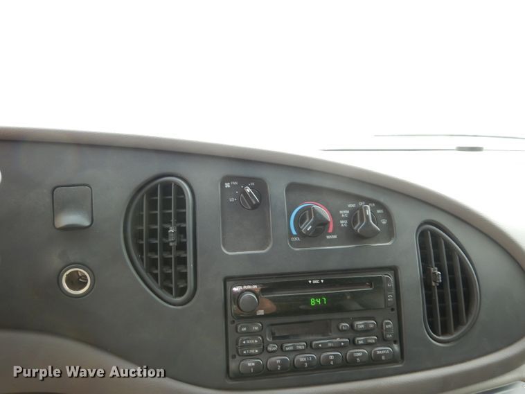 image for item DJ6893 2002 Ford Econoline  ambulance