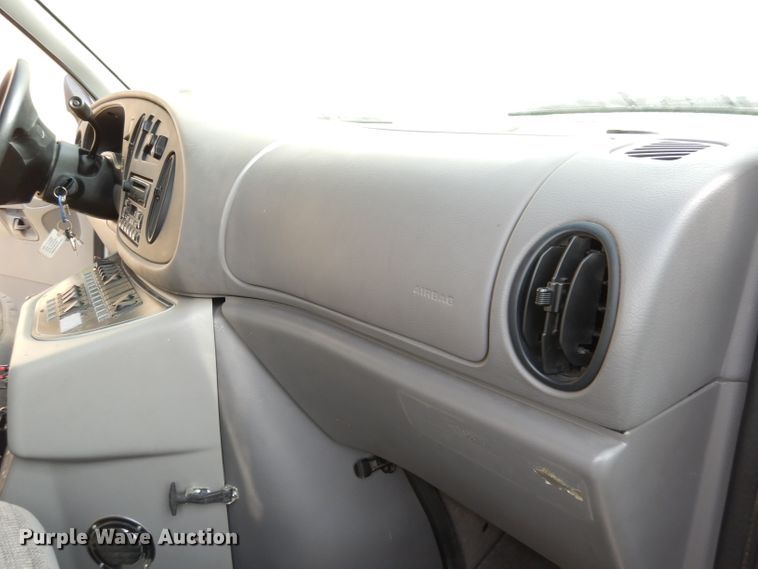 image for item DJ6893 2002 Ford Econoline  ambulance