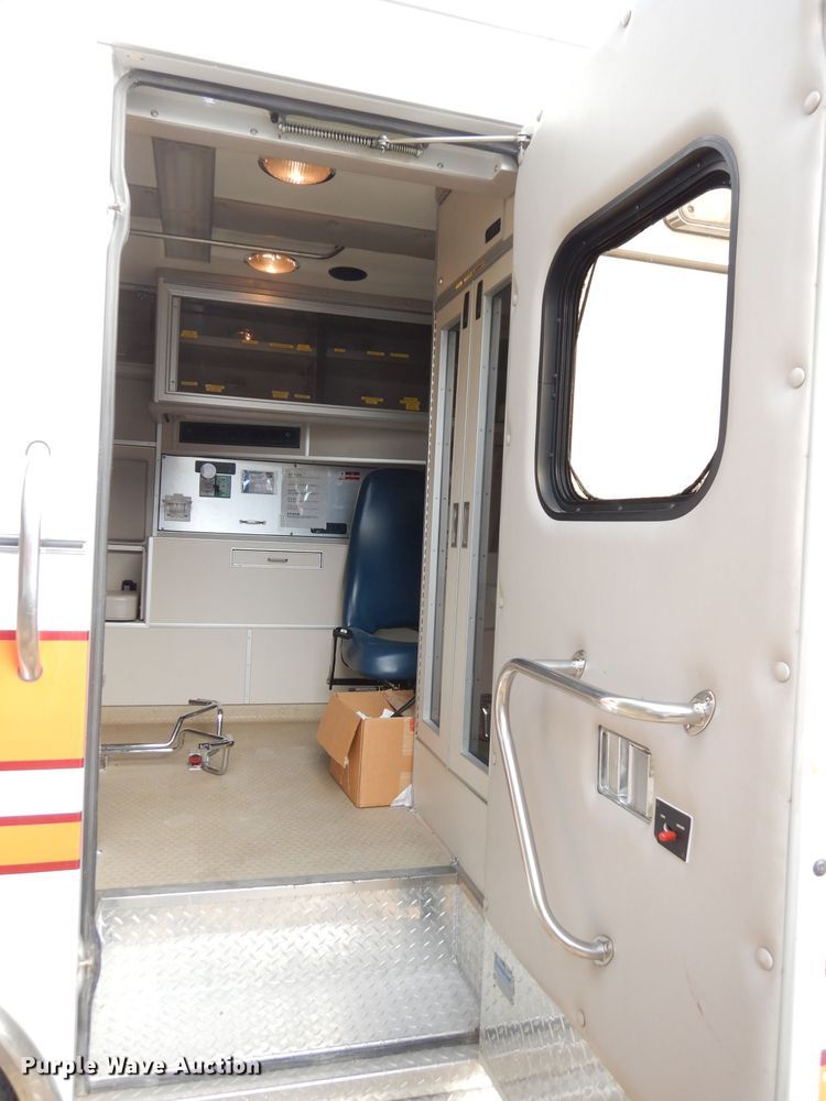 image for item DJ6893 2002 Ford Econoline  ambulance