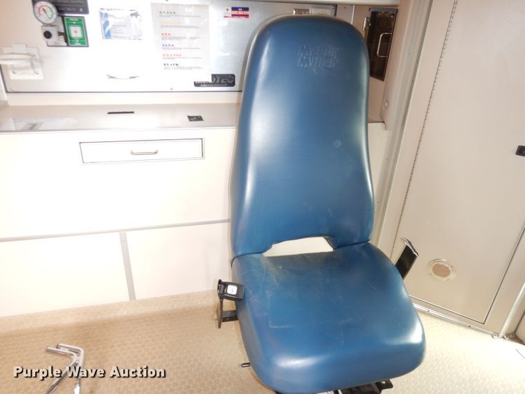 image for item DJ6893 2002 Ford Econoline  ambulance