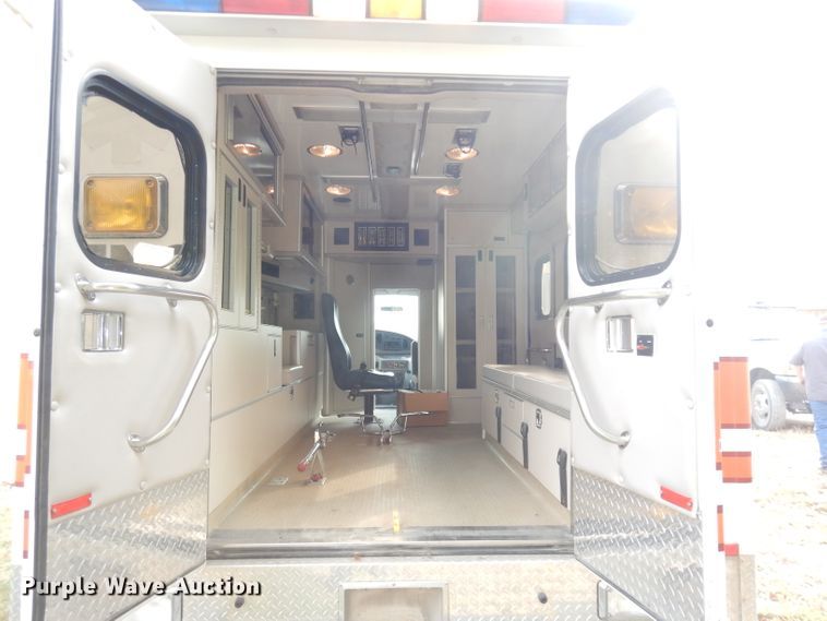 image for item DJ6893 2002 Ford Econoline  ambulance