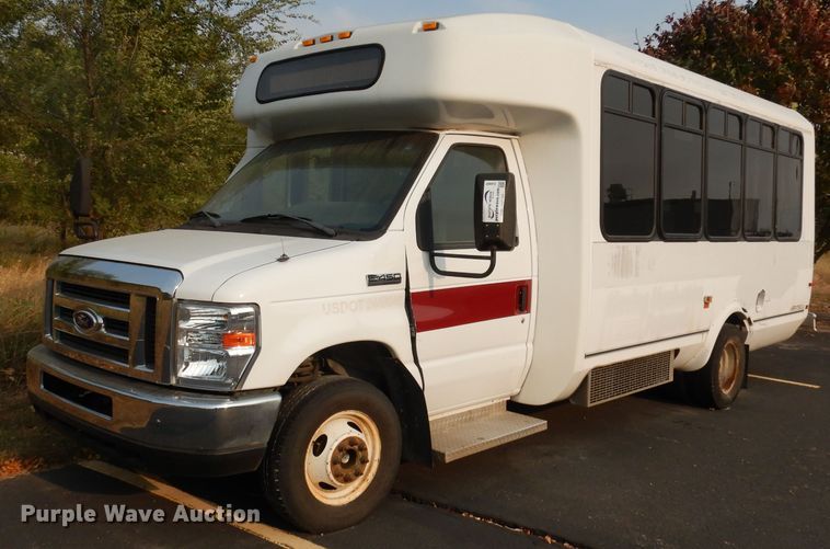 image for item DJ6897 2011 Ford Econoline E450 Super Duty  shuttle bus