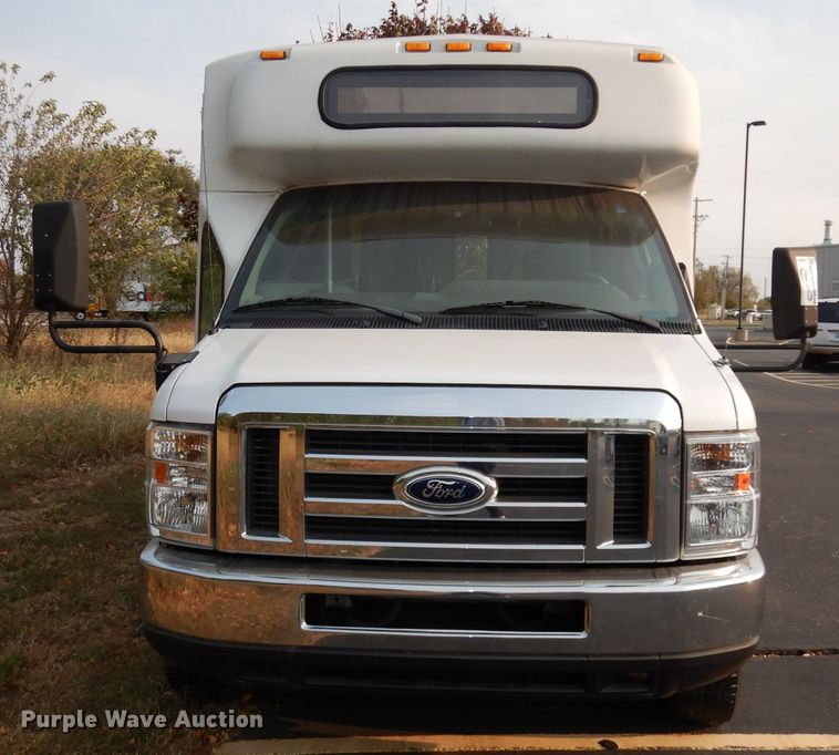 image for item DJ6897 2011 Ford Econoline E450 Super Duty  shuttle bus