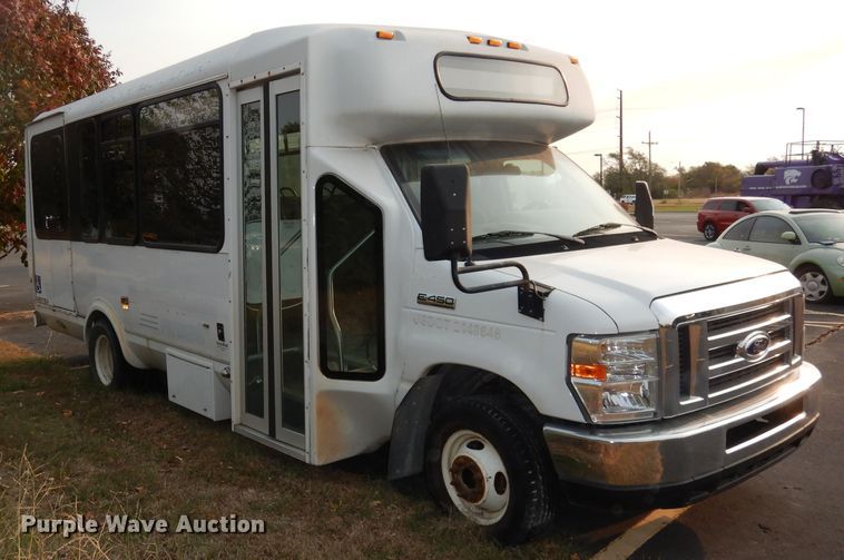 image for item DJ6897 2011 Ford Econoline E450 Super Duty  shuttle bus