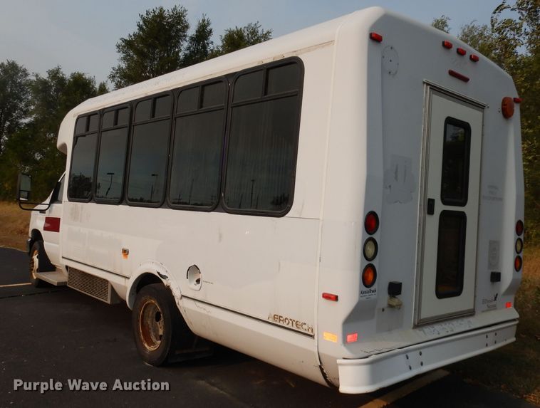 image for item DJ6897 2011 Ford Econoline E450 Super Duty  shuttle bus