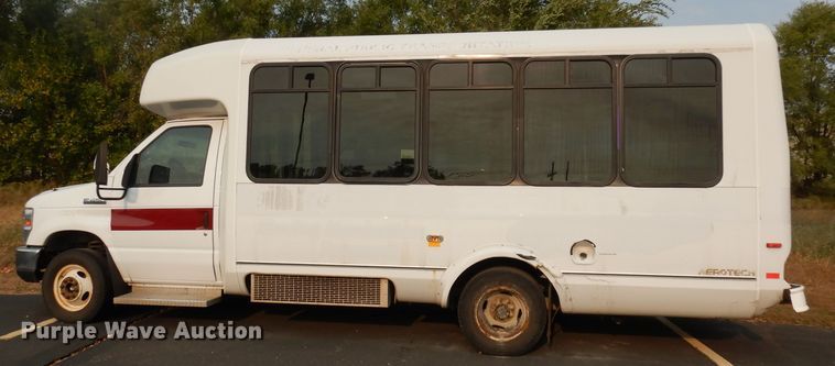 image for item DJ6897 2011 Ford Econoline E450 Super Duty  shuttle bus