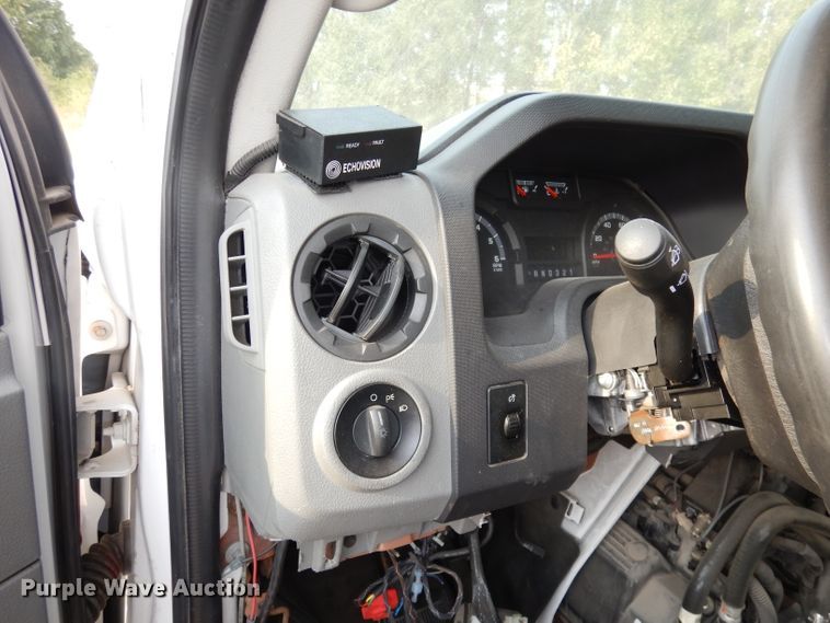 image for item DJ6897 2011 Ford Econoline E450 Super Duty  shuttle bus