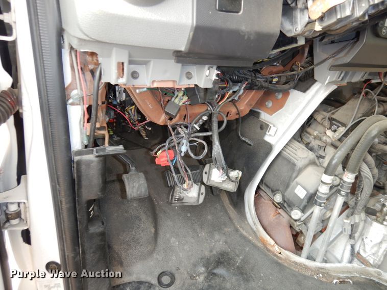 image for item DJ6897 2011 Ford Econoline E450 Super Duty  shuttle bus