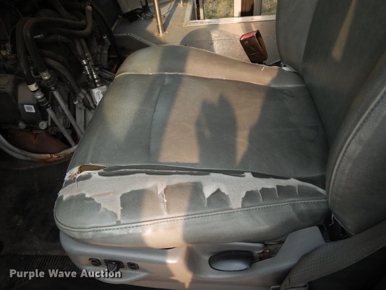 image for item DJ6897 2011 Ford Econoline E450 Super Duty  shuttle bus