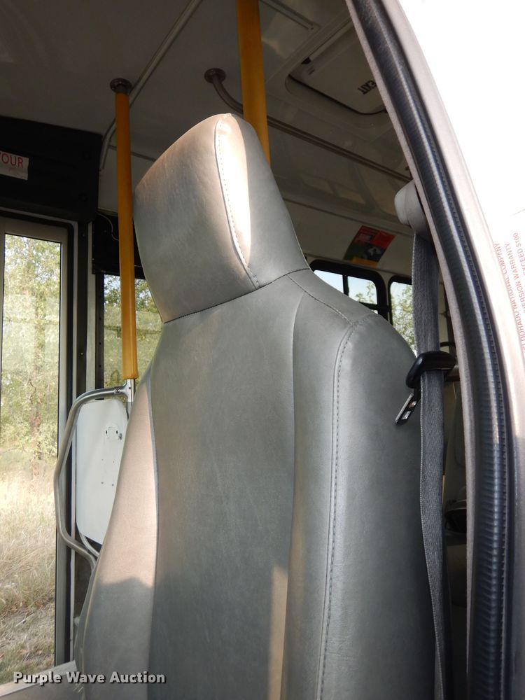 image for item DJ6897 2011 Ford Econoline E450 Super Duty  shuttle bus