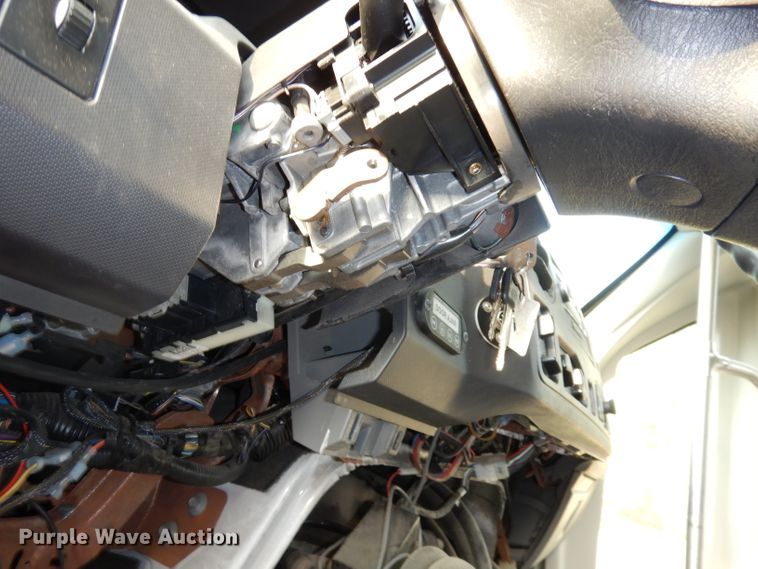 image for item DJ6897 2011 Ford Econoline E450 Super Duty  shuttle bus