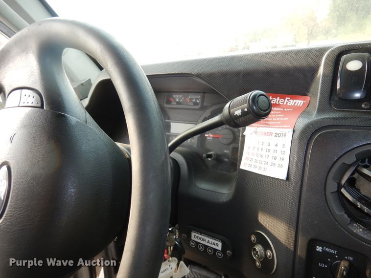 image for item DJ6897 2011 Ford Econoline E450 Super Duty  shuttle bus