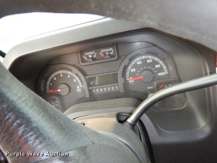 image for item DJ6897 2011 Ford Econoline E450 Super Duty  shuttle bus