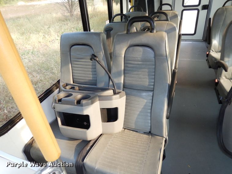 image for item DJ6897 2011 Ford Econoline E450 Super Duty  shuttle bus