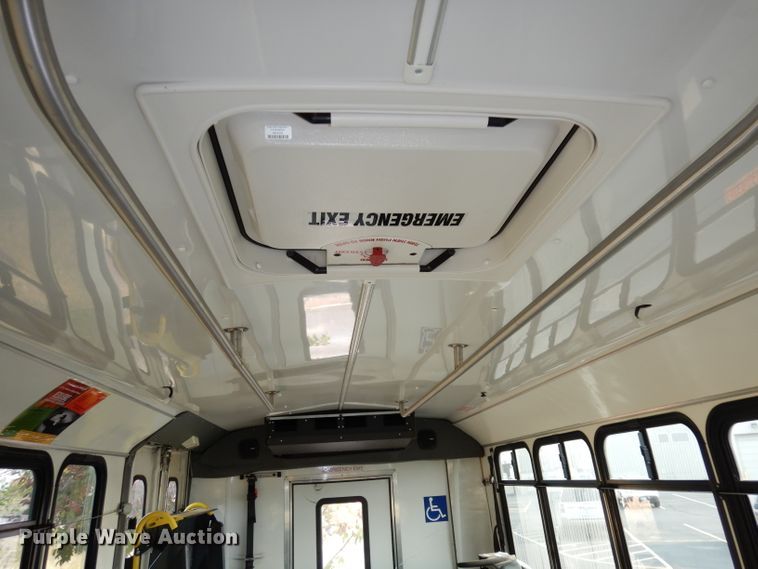 image for item DJ6897 2011 Ford Econoline E450 Super Duty  shuttle bus