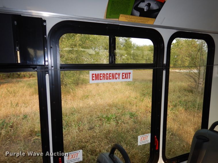 image for item DJ6897 2011 Ford Econoline E450 Super Duty  shuttle bus