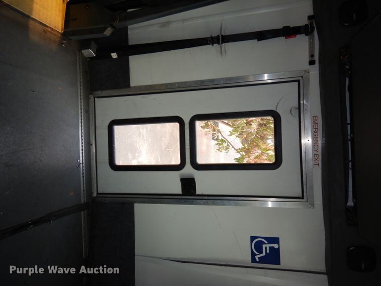 image for item DJ6897 2011 Ford Econoline E450 Super Duty  shuttle bus