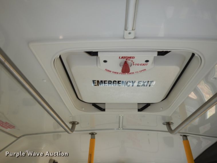 image for item DJ6897 2011 Ford Econoline E450 Super Duty  shuttle bus