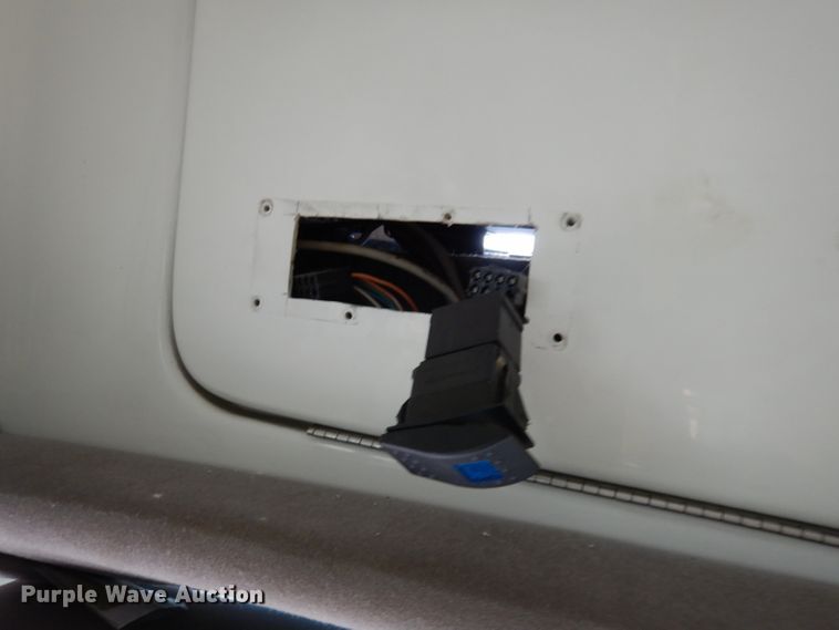 image for item DJ6897 2011 Ford Econoline E450 Super Duty  shuttle bus