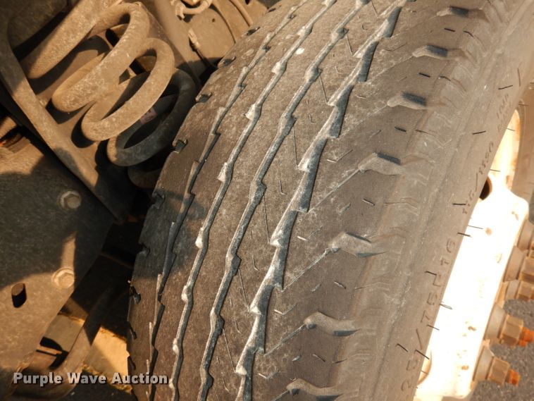 image for item DJ6897 2011 Ford Econoline E450 Super Duty  shuttle bus